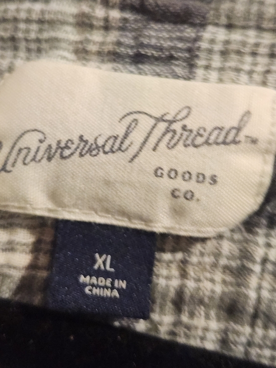 Universal Thread Plaid Button-Front Henley in Cream and Gray XL Euc - Picture 2 of 4